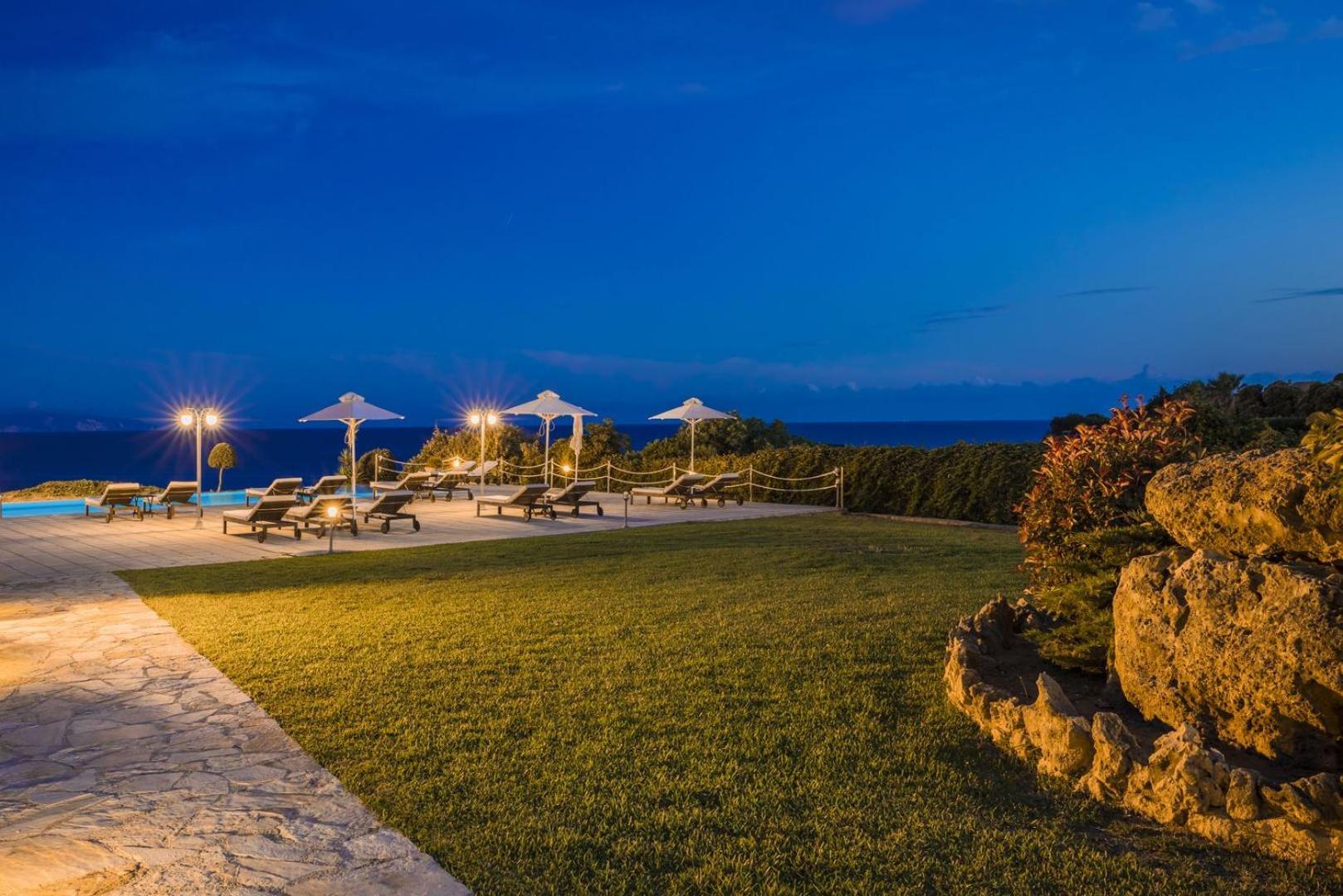 The Seasons Villa Svoronata Exterior photo